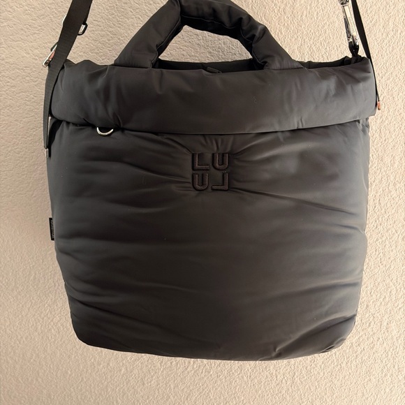 lululemon On My LevelBlack Puffy Bag 5 L